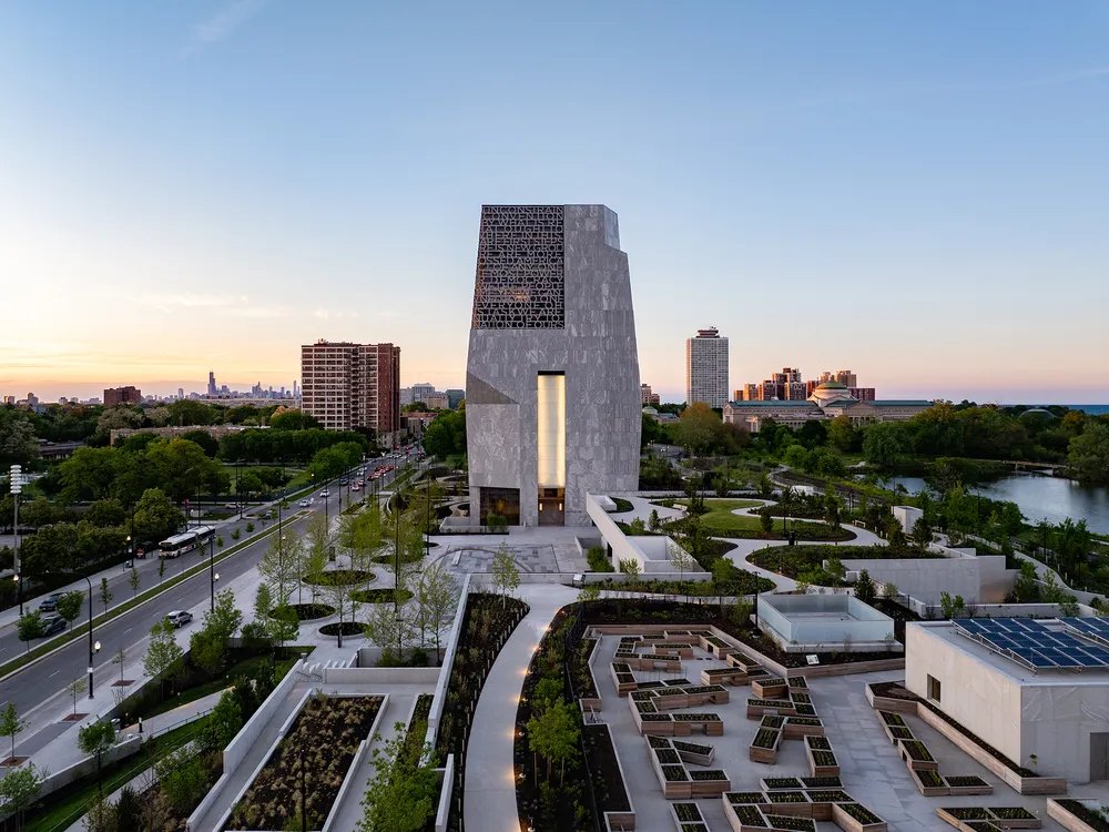 beatmastermatt's tweet photo. 161 years ago today, all remaining enslaved African Americans in the United States became free.

Today, this epic museum in Chicago opens to honor the legacy of the first African American president. https://t.co/fwbTAG05cG