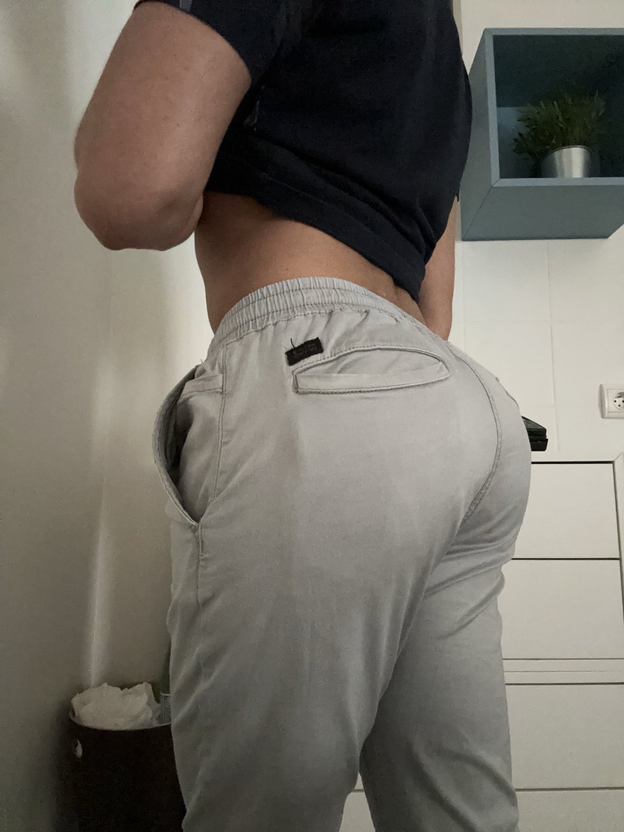 TheBeanzXXX's tweet photo. Vous pensez qu’on matte mon cul au travail ?
#bubblebutt https://t.co/CmuiIteejy
