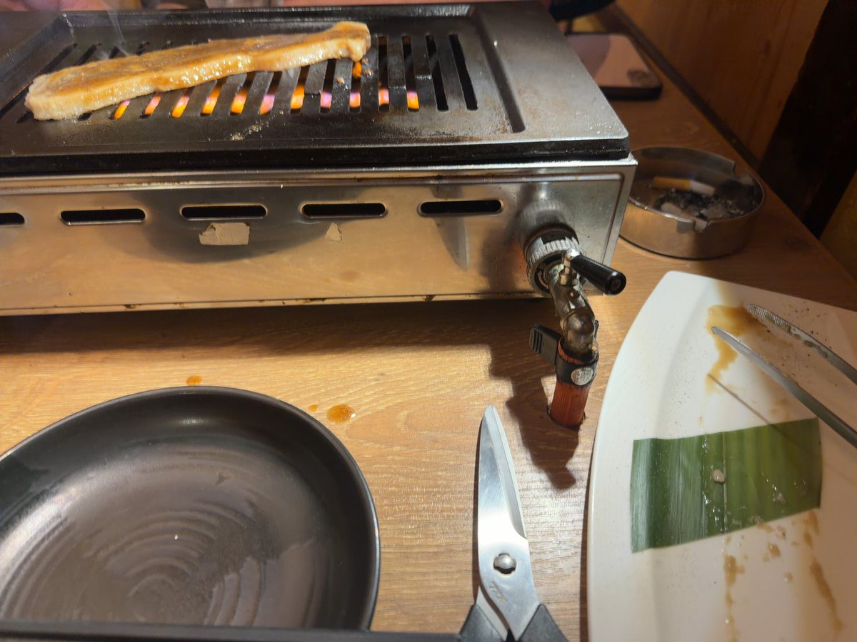 10012XX's tweet photo. 肉とシーシャと煙草 https://t.co/uEGvaU4r5G
