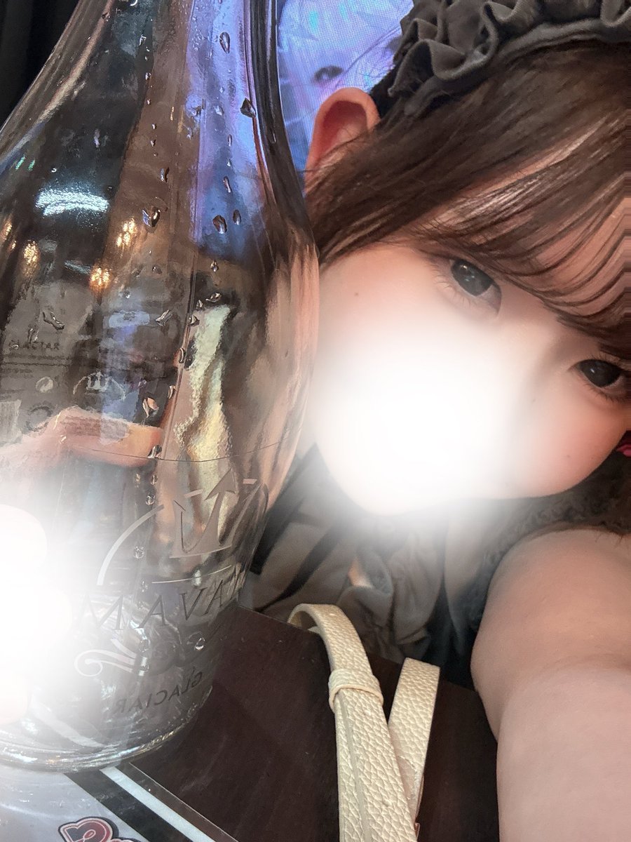 pure_noah's tweet photo. 水曜日のおきゅおわ！
メイドさんが少ない中、救世主してくれた皆様、ありがとうございました߹ ߹
5分でスピード離婚したご主人様！沢山沢山お酒を飲ませてくれてありがとう🕺お互い暴れてたね()
最後の即落ち2コマは面白すぎた🤣
幸せいっぱいな一日でした‼️ありがとう！
また離婚しましょうね✌️ https://t.co/GvI1z877U3