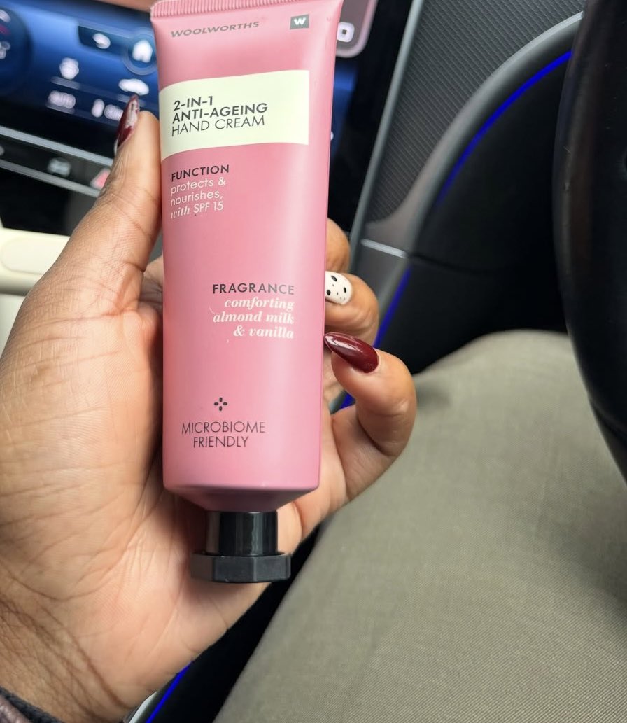 _Bongekile_'s tweet photo. Show me a better hand cream🙌🏾😭 https://t.co/qsVdZZF34A