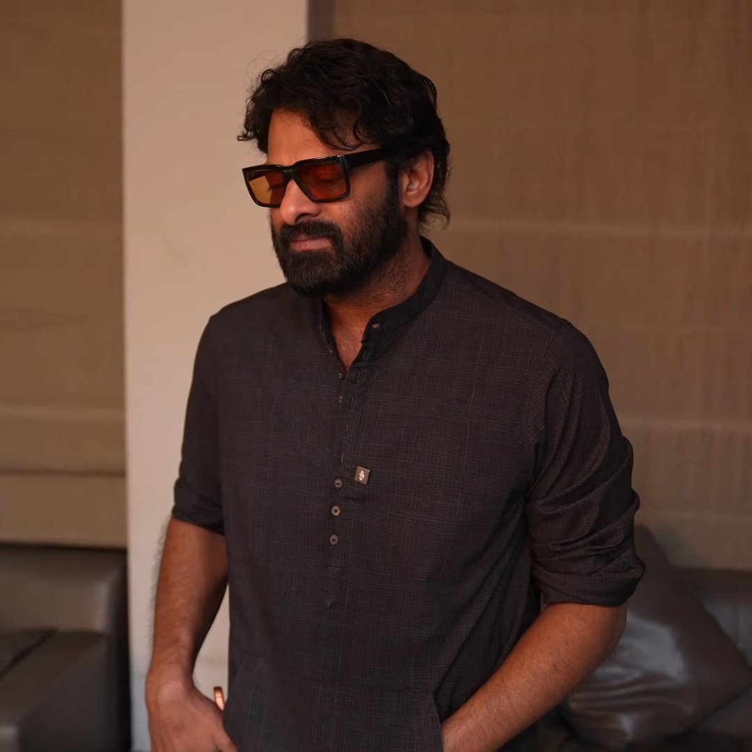 JanpashaTweetz's tweet photo. #Prabhas 🥰🥰😍 https://t.co/umrnf5ewGF