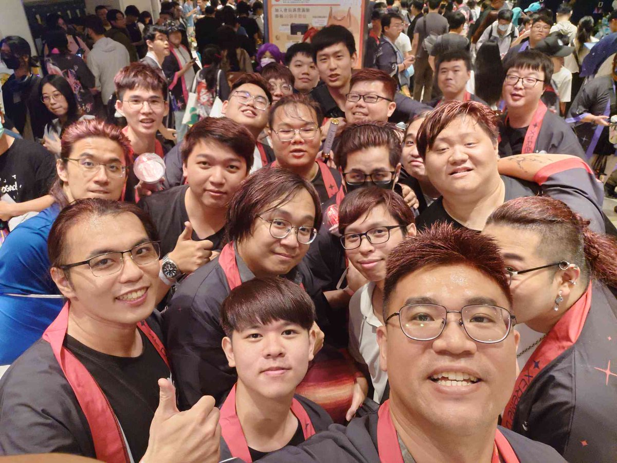 patrick003310's tweet photo. 歌  不要一直哭好不好 我都被妳搞到快哭了 你很愛我們 我們當然也很愛你阿 妳要有自信 妳可是我們最愛的推 妳都沒自信我們怎麼辦 我喊最喜歡花開花落怎麼了 我就最喜歡 最喜歡你了 王熙歌 妳每次都哭沒自信 但你總是能給我們帶來最好的表演 妳是個好的推好的表演者 我不允許你沒自信 愛妳 王熙歌 #熙歌 https://t.co/Z5r4LzUtD5