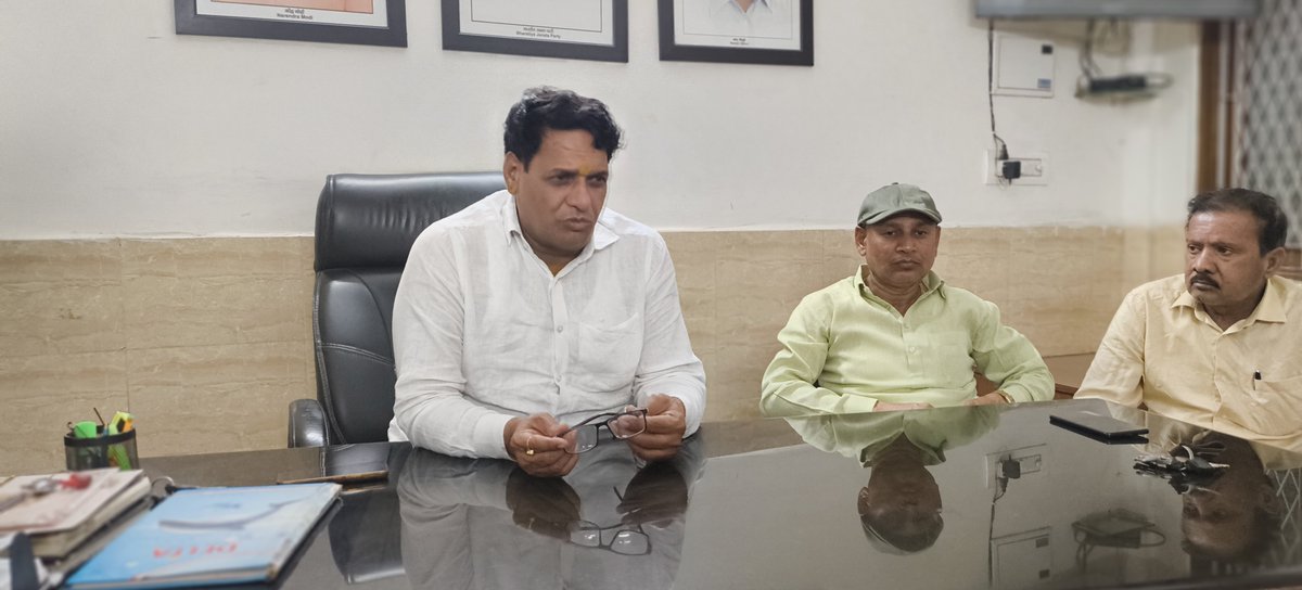poswal_rajpal's tweet photo. आज पुल प्रहलादपुर भाजपा कार्यालय पर मंडल के शक्ति केन्द्र प्रमुख के साथ बैठक करके अंतरराष्ट्रीय योग दिवस कार्यक्रमों को लेकर चर्चा हुई || https://t.co/E8o4Esayj7