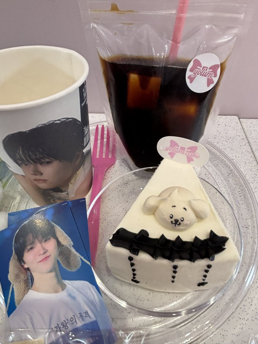tahimin's tweet photo. @isnotdreams 
@yolumlovesyou 

this is JAEHEE O'CLOCK..🩶
#재희로운순간_21_22
#재희  #ジェヒ #JAEHEE #NCTWISH

ジェヒちゃんのセンイルカフェ開催ありがとうございます😊デンデンイのケーキ🍰かわいくておいしい💚 https://t.co/V1SssoRTeJ