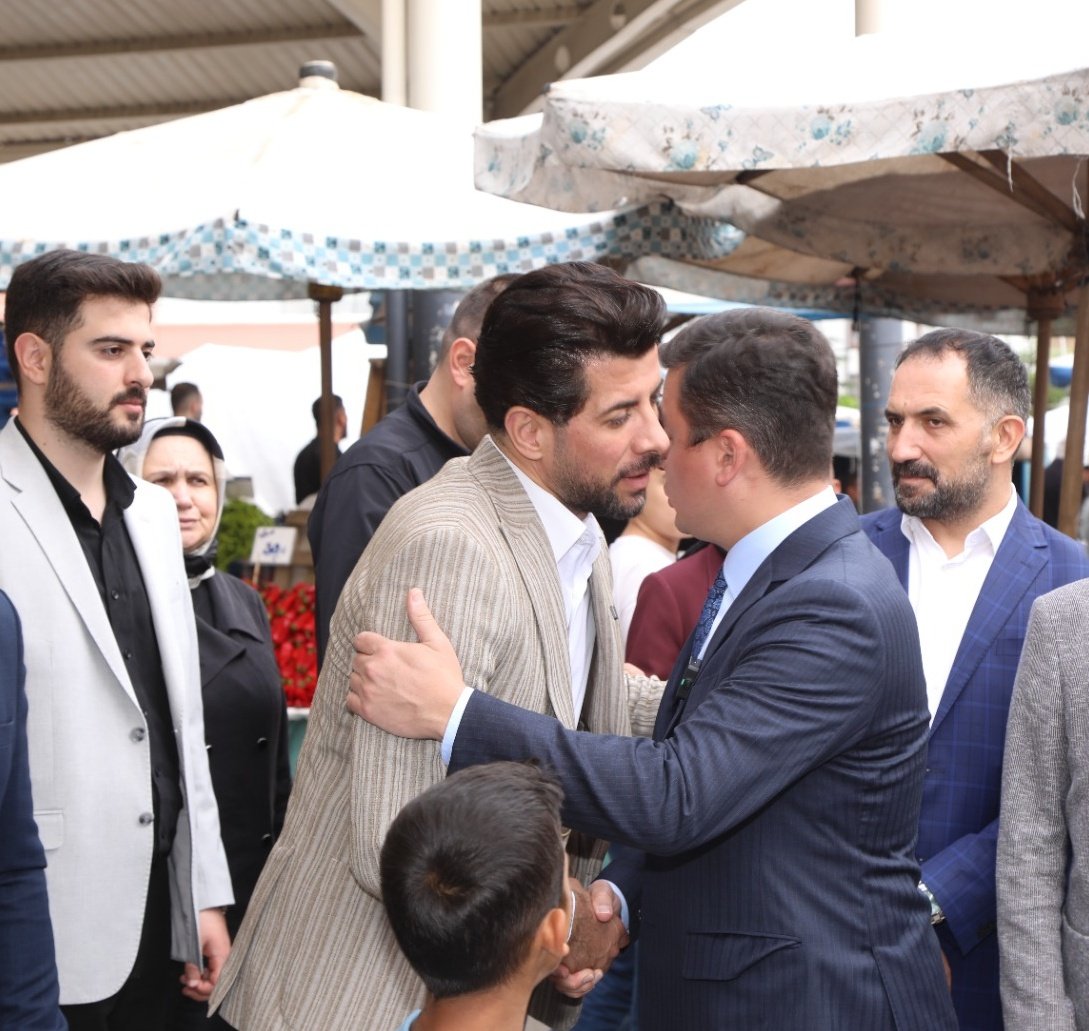 AKPURSAKLAR's tweet photo. İlçe Başkanımız Sn. İbrahim Kopan, Mkyk. Üyemiz Ankara Milletvekilimiz Sn. Osman Gökçek, Yönetim Kurulu Üyelerimiz ve Meclis Üyelerimiz ile beraber SKM programı kapsamında Pursaklar Pazar Alanında esnaf ve vatandaşlarımızla bir araya geldik.
Milletimizin gücünü sahada hissetmekten mutluluk duyduk.🤝
@abuyukgumus @hakanhanozcan @ibrahim_kopan @kurtcancelebi @OsmanGokcek_ @AkpartiAnkara