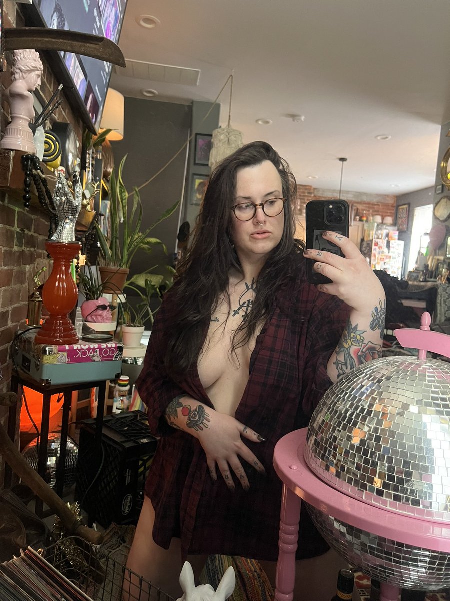 TS_Zxxx's tweet photo. one thing about me…i’m gonna have my titts out sooner or later 🥥🤓🥥 https://t.co/V5FjTLuf3k