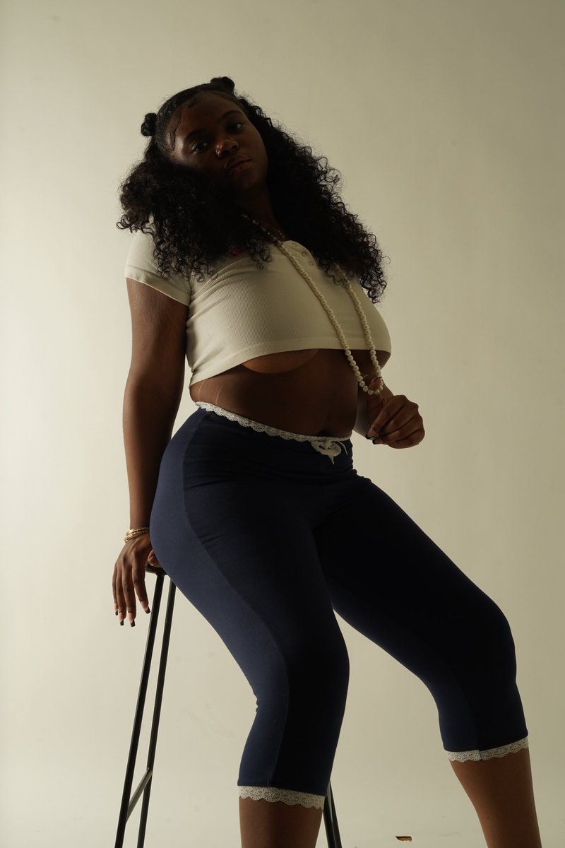 PrettyMenacevip's tweet photo. pay your rent? give it to a spoiled ebony brat instead https://t.co/OoBPe09ihM