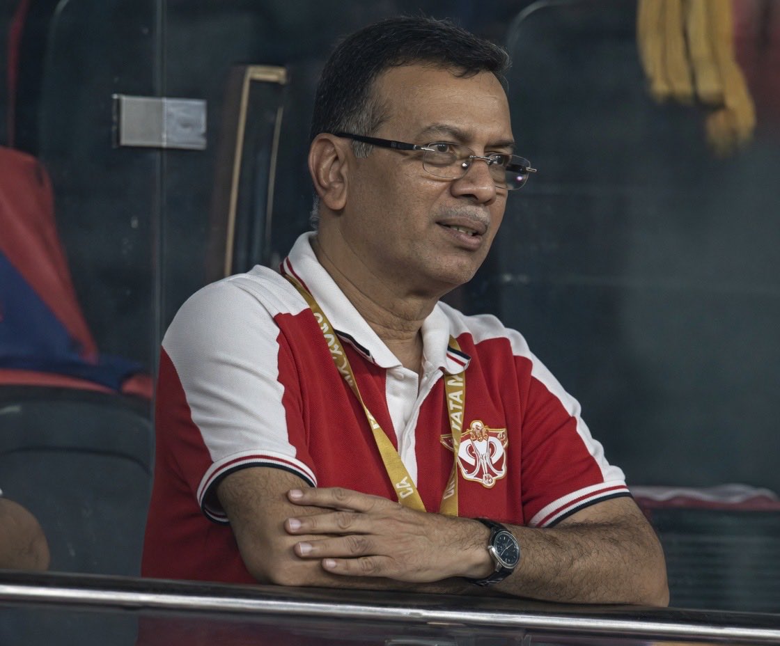 Pran__07's tweet photo. This clown really thought the GOAT Sunil Narine will play for his tinpot #LSG team 😂😂😂😂😂😂😂 https://t.co/wHY5XqBTs8