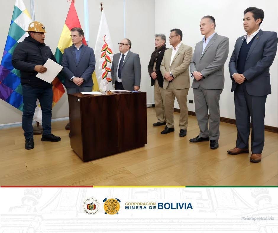 comibol_oficial's tweet photo. COMIBOL, junto al Ministerio de Minería y Metalurgia y los trabajadores de Huanuni, suma esfuerzos para fortalecer la minería estatal, promover empleo digno y contribuir a la pacificación del país. 
Minería estatal fuerte y comprometida con Bolivia. 
#COMIBOL #SiempreBolivia https://t.co/dac107C9NP