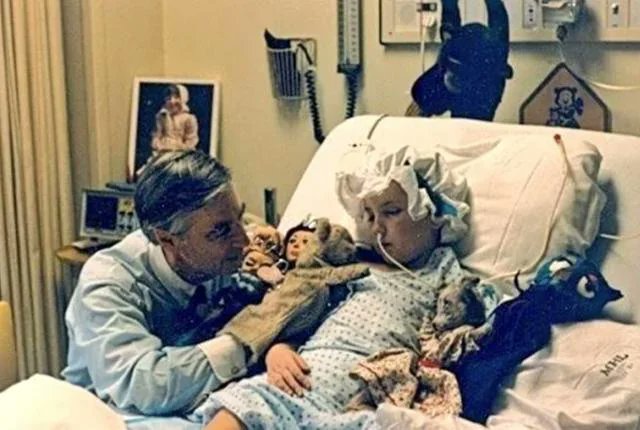 WolfofX's tweet photo. Few people knew that Fred Rogers' kindness extended far beyond television screens.

When a mother contacted PBS hoping to get an autographed photo for her young daughter, Beth Usher, who was suffering from severe epilepsy caused by Rasmussen's encephalitis and facing a life-altering hemispherectomy, she expected a signed picture in the mail.

Instead, Fred Rogers personally called Beth and spoke with her for more than an hour. After Beth underwent surgery and later slipped into a coma, Rogers continued to call regularly, checking on her condition, praying with her mother, and offering encouragement.

Then he did something even more extraordinary. He boarded a plane from Pittsburgh to Baltimore to visit Beth in the hospital. He arrived carrying some of the beloved puppets from Mister Rogers' Neighborhood, including Daniel Striped Tiger, King Friday XIII, and Lady Elaine Fairchilde, and performed a private bedside show for her while she lay unconscious.

Beth eventually recovered, and Fred Rogers remained a cherished friend to her and her family for years, staying in touch until his death in 2003. Beth later shared that his compassion, steadfast support, and genuine presence helped shape her recovery and left an enduring mark on her life.

Sometimes the greatest gift isn't an autograph. It's showing up when someone needs you most.