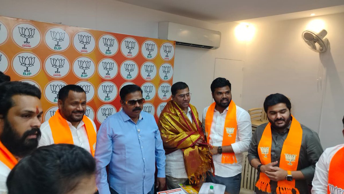 DrNGouthamRao's tweet photo. Attended the BJYM State Office Bearers meeting regarding the preparations for the upcoming Namo Gen Z Conclave.
Held discussions on the arrangements and planning for the programme scheduled on 23rd at RTC Kalyana Mandapam.
#BJYM #NamoGenZ #YouthConnect https://t.co/TLykADQrrl
