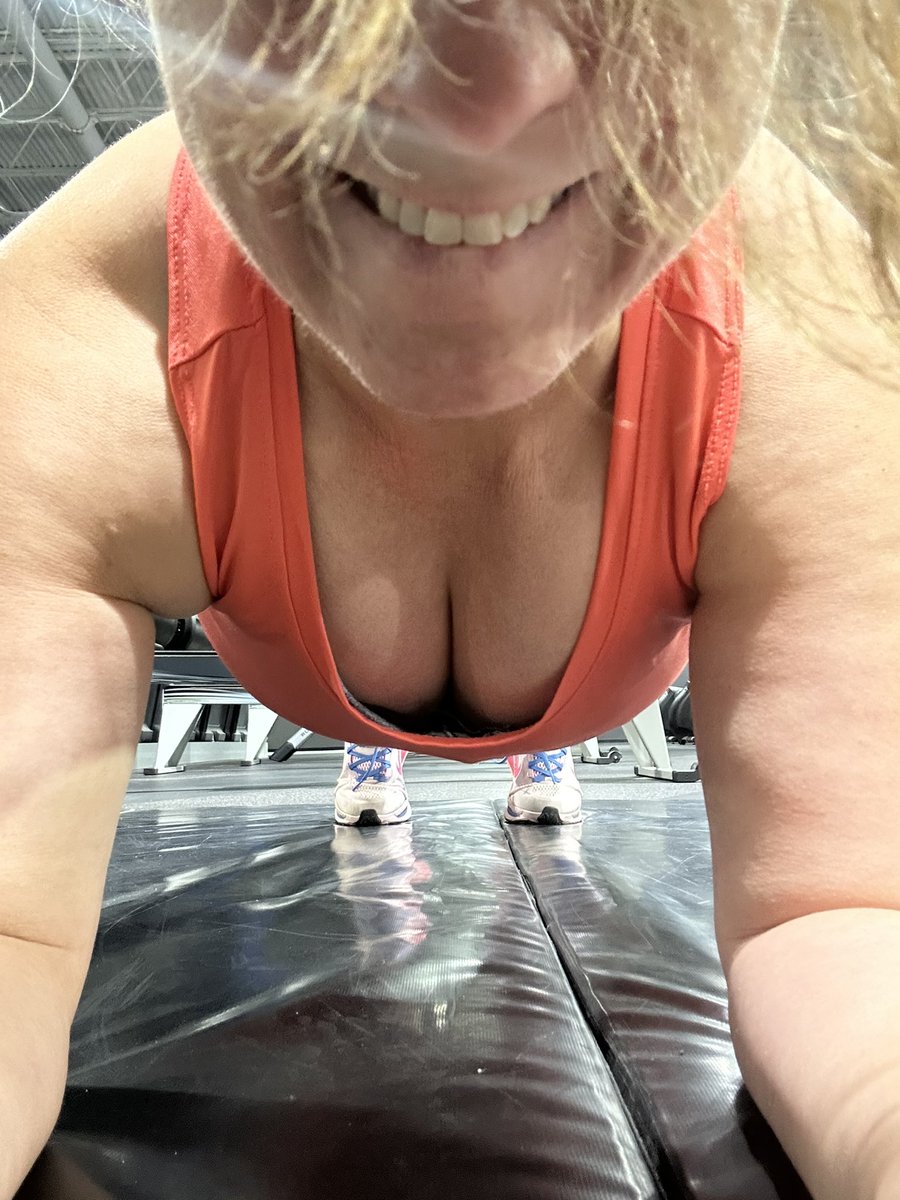 NSFWFunSizedTx's tweet photo. Plank day https://t.co/lB9XrszSMz