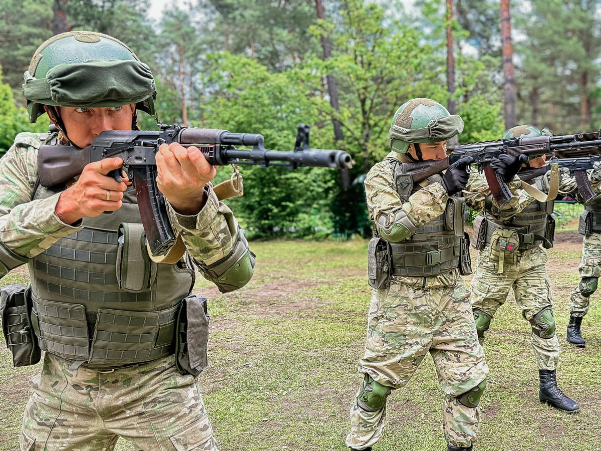 TheGreyPatriot_'s tweet photo. π§πΎπ·πΊ Today's training of Internal Troops shooting instructors from 5th and 7th Special Militsya Brigades (units 5524 and 6713).
#Russia #Belarus #Belarusian #Today #InternalTroops #Militsya #Police #Security #LawEnforcement #Tactical #AK74 #Training https://t.co/7q2rD5PcwY