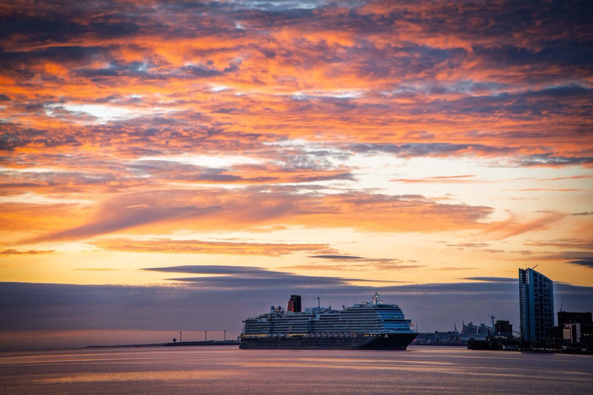 MerseyFerries's tweet photo. What a glorious day for the return of @cunardline’s Queen Anne on Wednesday. 🚢 

Did you get a chance to catch the ship during her day trip to Liverpool? 

#FerryCrossTheMersey #VisitLiverpool https://t.co/92FSs95oHj