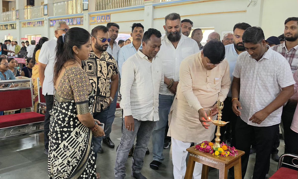 rcpatelmla's tweet photo. આજરોજ જલાલપોર તાલુકાની " જન કલ્યાણ શિબિર " મહુવર મરોલી ગામ ખાતે રાખવામાં આવી હતી જેમાં ઉપસ્થિત રહી દિપપ્રાગટય કરી શિબિર ખુલ્લી મૂકી અને સરકારશ્રી ની વિવિધ યોજનાઓ ની માહિતી અને લાભો તમામને મળી રહે એવી કામગીરી કરવા અધિકારીશ્રીઓ ને સૂચના આપી. https://t.co/VCztioM2mT