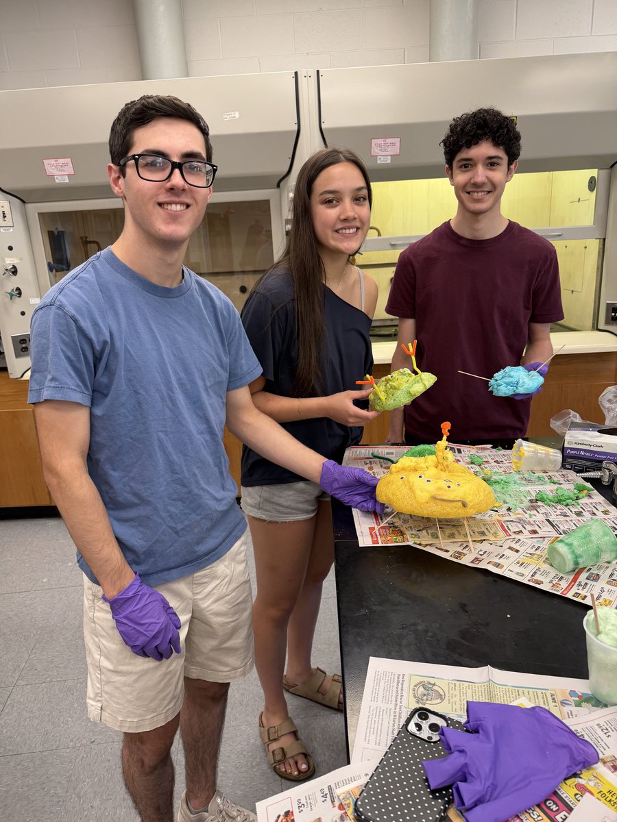 ShawneeHSNJ's tweet photo. Some last days fun in AP Chem making polyurethane foam monsters. #polymersatwork #organicchem 🧪 #lrhsd #shawneefamily #canthidethatrenegadepride https://t.co/nUusInkUSF