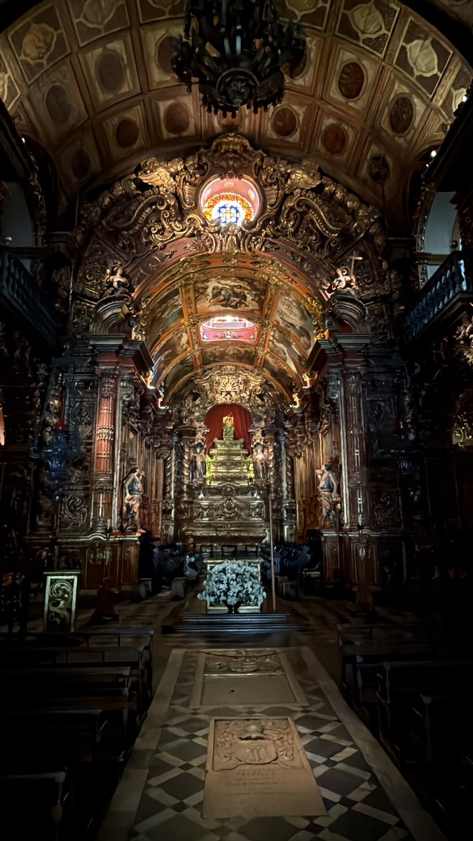 eduhpumps's tweet photo. O mosteiro de São Bento, no Rio de Janeiro, é surreal de lindo 🤌🏽 me arrependo de não ter ido antes. Vale tirar uns minutos do dia pra conhecer https://t.co/dnpLp4bvlA
