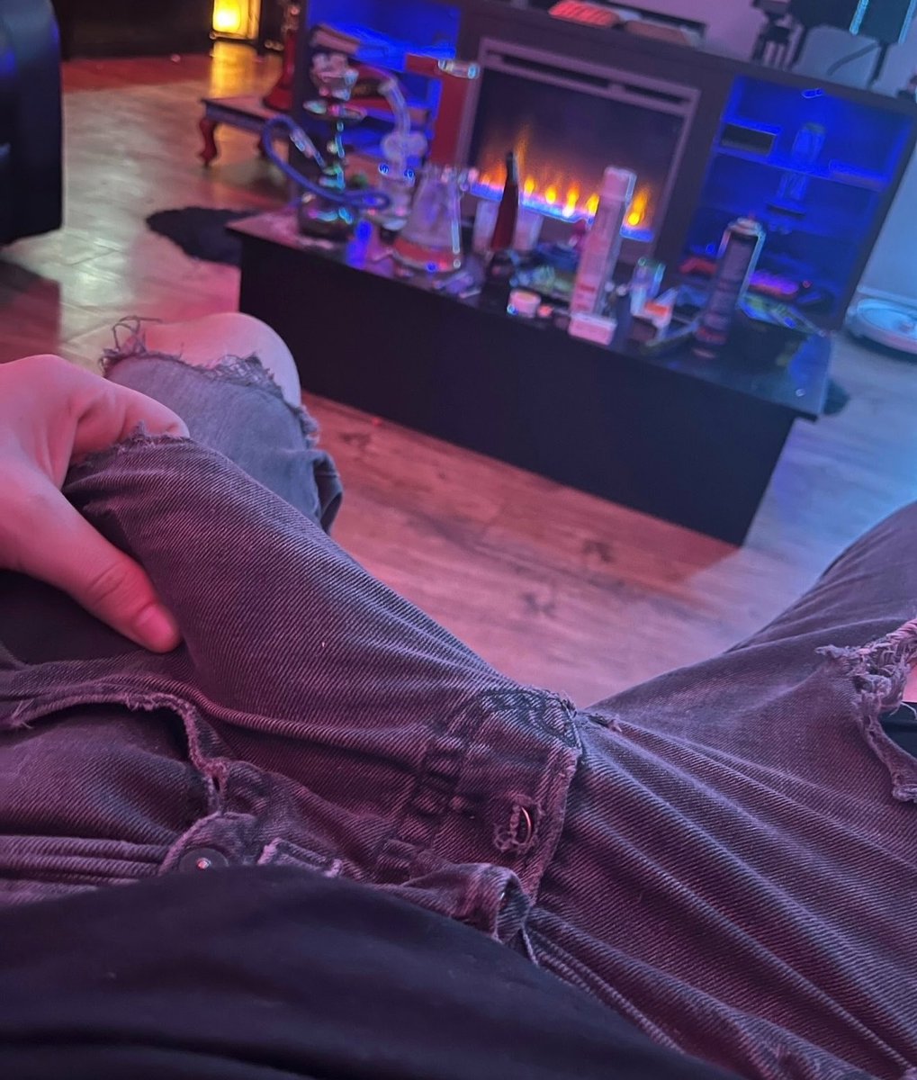 BrainSperm11's tweet photo. Come smoke and bounce 💨 https://t.co/6pJYrA1u0e