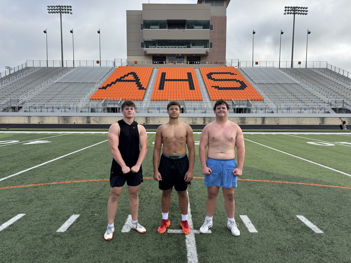 PCnowisthetime's tweet photo. Absolutely loved the energy from @AledoHFC this week! It all starts with the right leadership, & these Bearcats stepped up to the challenge.

S/O to our @VistaRehabPT ⭐️s
HI: Max, Jojo, Grant
ADV: Travis, Adam, Adrian, Madden, Braxton
DEV: McCoy, Luke, Bryce, Henry
FOUN: Eric, Ramsey, Stetson