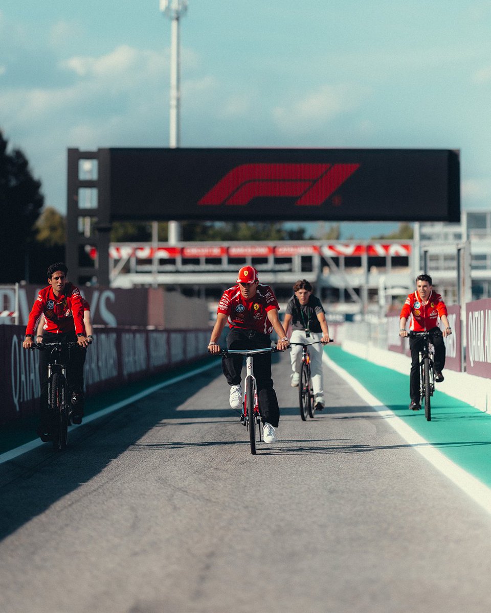 ScuderiaFerrari's tweet photo. Always time for a bike ride 🚲💨 https://t.co/e1z8yLkXH0