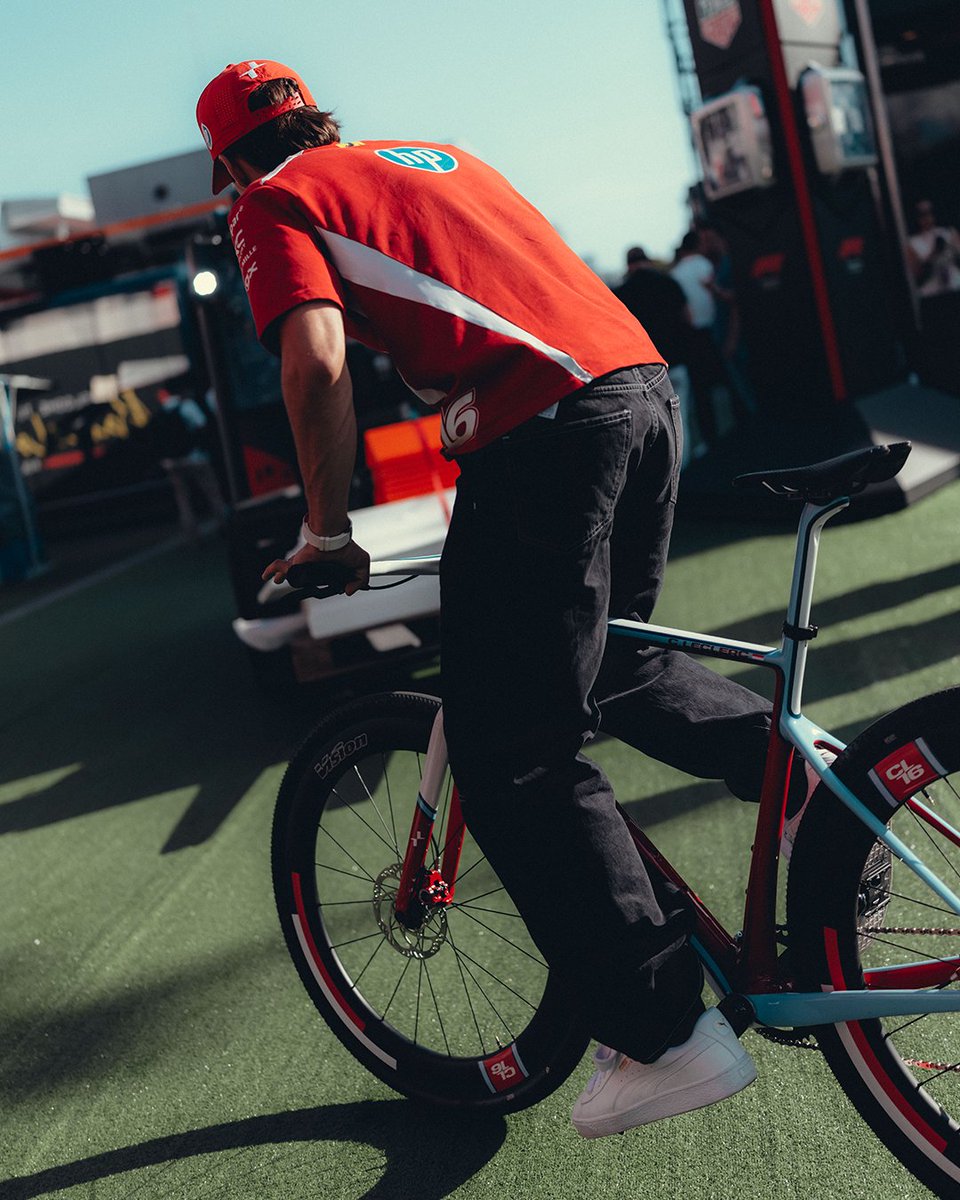 ScuderiaFerrari's tweet photo. Always time for a bike ride 🚲💨 https://t.co/e1z8yLkXH0