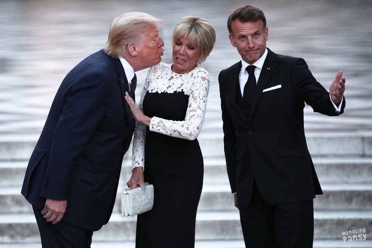 carlito_the_dev's tweet photo. Didn't @RealCandaceO say this person Trump is trying to kiss was a man? Is MAGA woke now? https://t.co/5SARY8zNuy