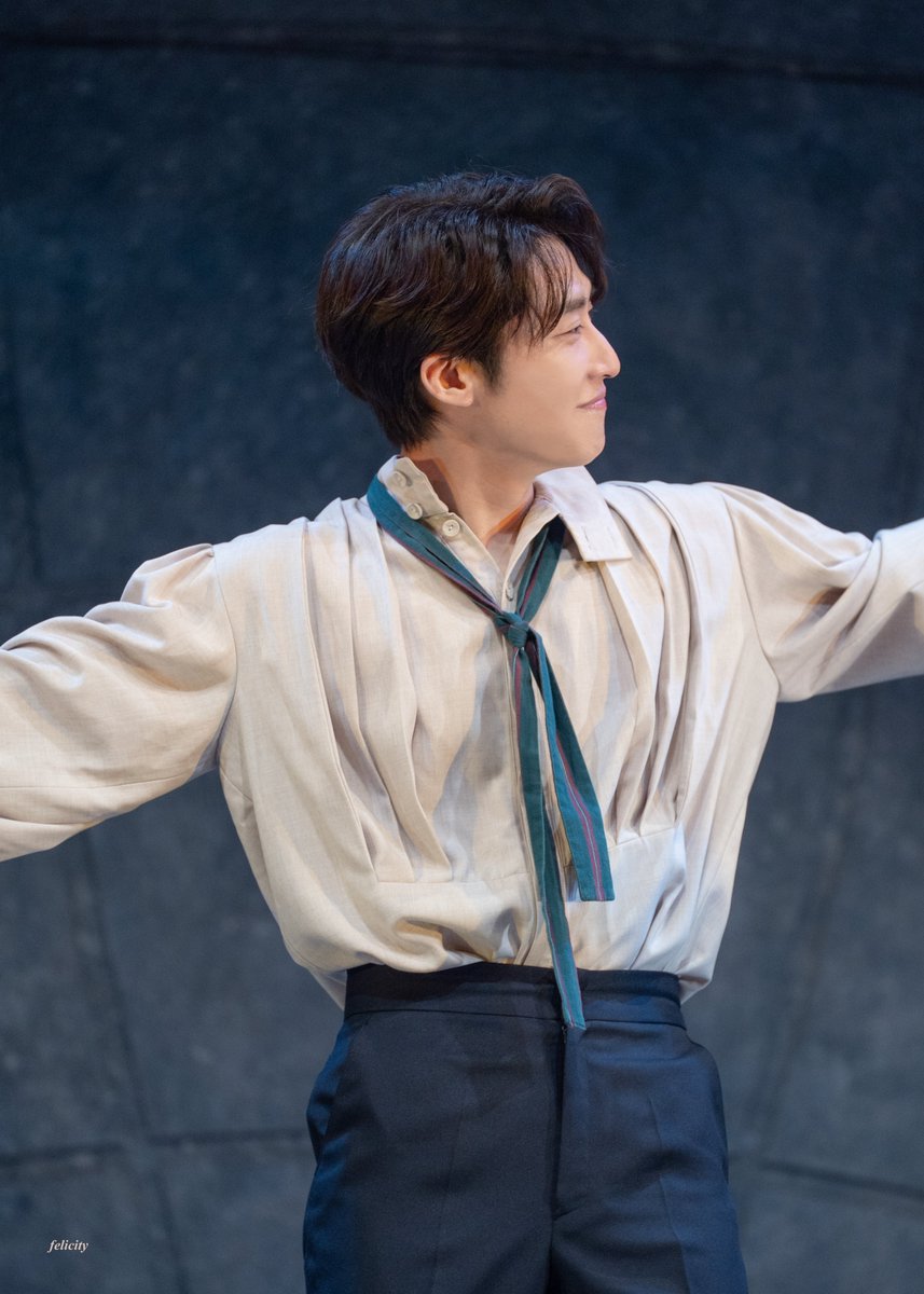 fe_licity_0's tweet photo. 260619 시데레우스 커튼콜

갈릴레오 役 | #김지철

기나긴 시간을 넘어 별들의 이야길 전하고 https://t.co/f1WrttdtFB