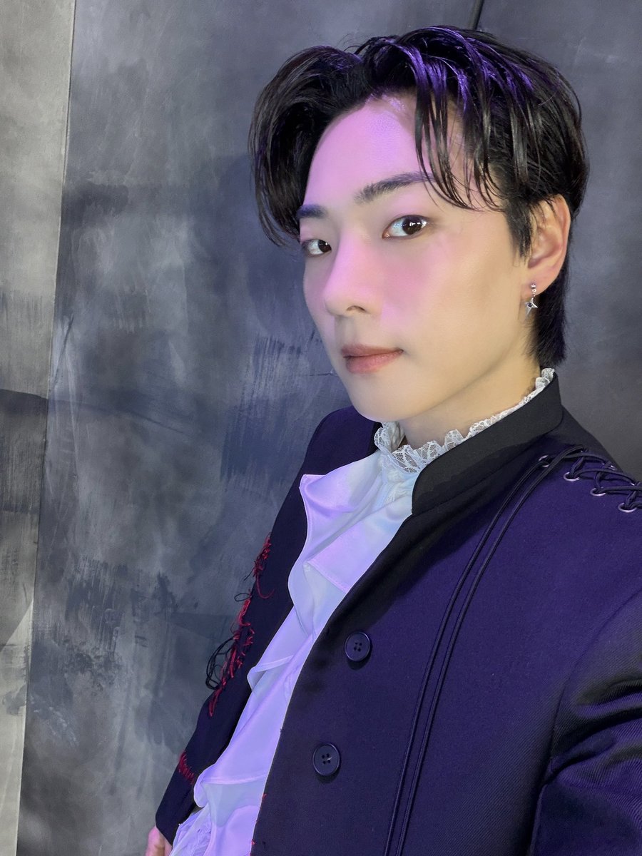 ONF_members's tweet photo. #이션

오늘도 좋았다 자주보자🧡 https://t.co/dCV4SSqgCs