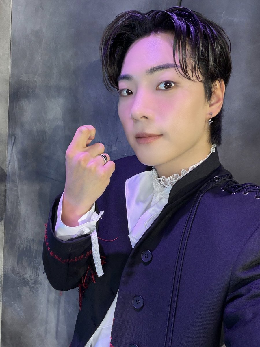 ONF_members's tweet photo. #이션

오늘도 좋았다 자주보자🧡 https://t.co/dCV4SSqgCs