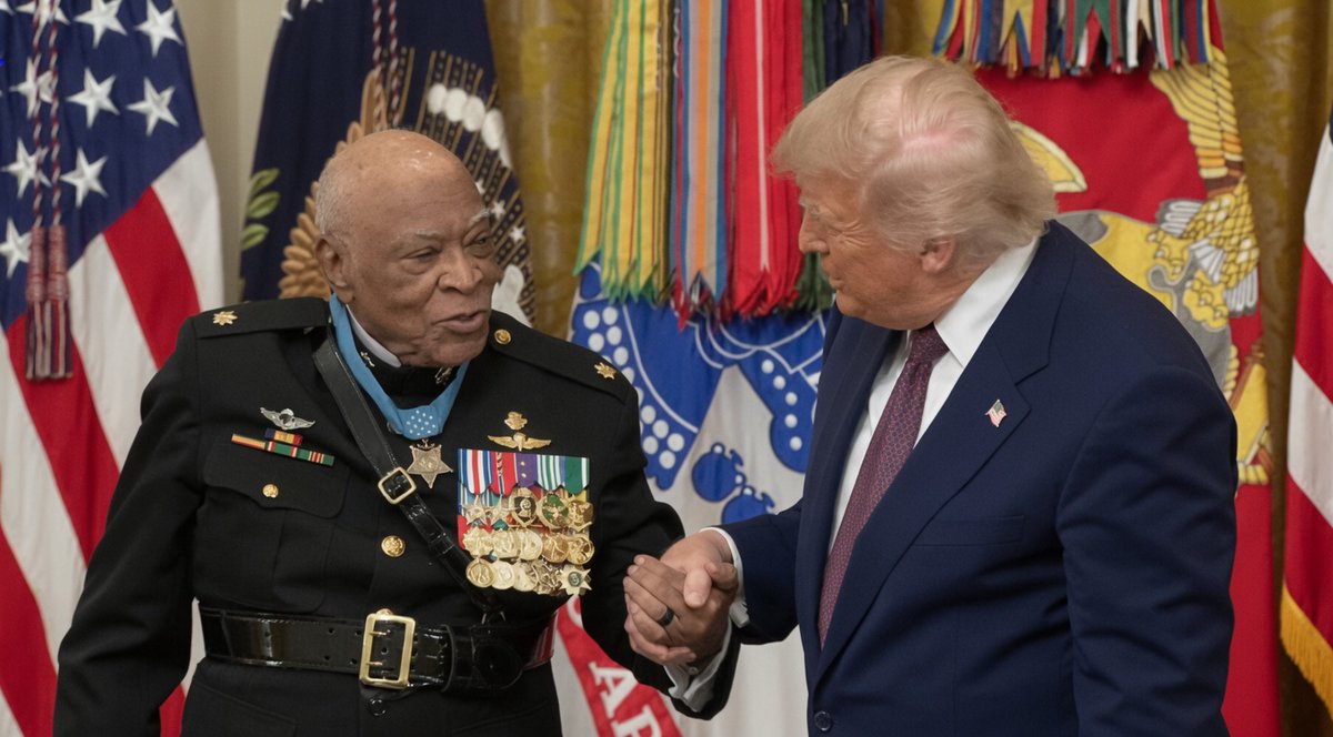 CTS4528's tweet photo. @USMC @WhiteHouse https://t.co/BBGfxhvQBH