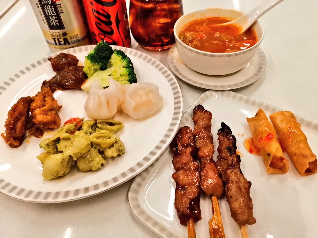 kenopenminded's tweet photo. 香港空港ではシンガポール航空とユナイテッド航空のラウンジをハシゴしてマッタリしてました！ということで深夜便で羽田へ帰ります*⋆✈︎ https://t.co/wlO4zi6GmN