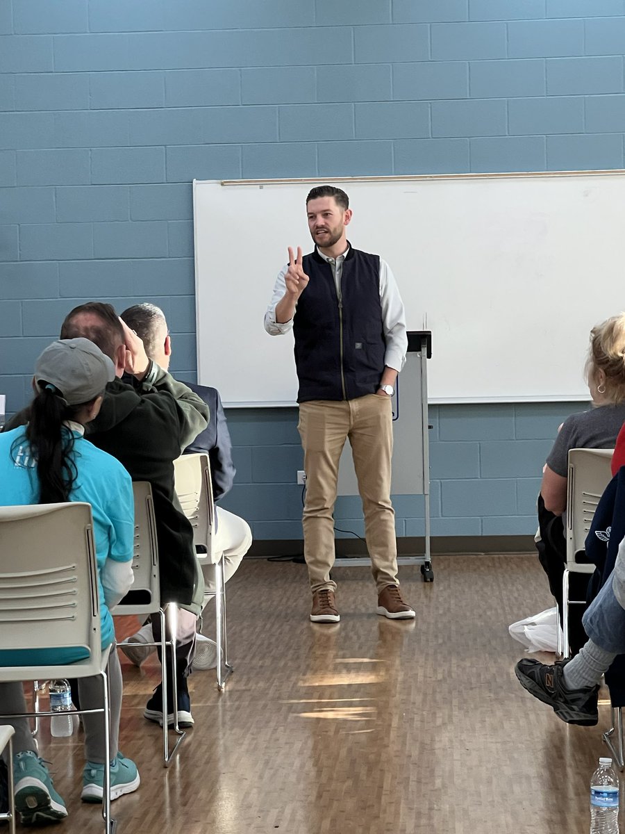 HL_Republicans's tweet photo. So encouraged by our great meeting with the Highland Republicans! Lifting up our delegates and candidates in prayer as they head to the Indiana State Convention. Praying for wisdom, unity, and the right leaders to represent our communities. https://t.co/4dM5itrp2G