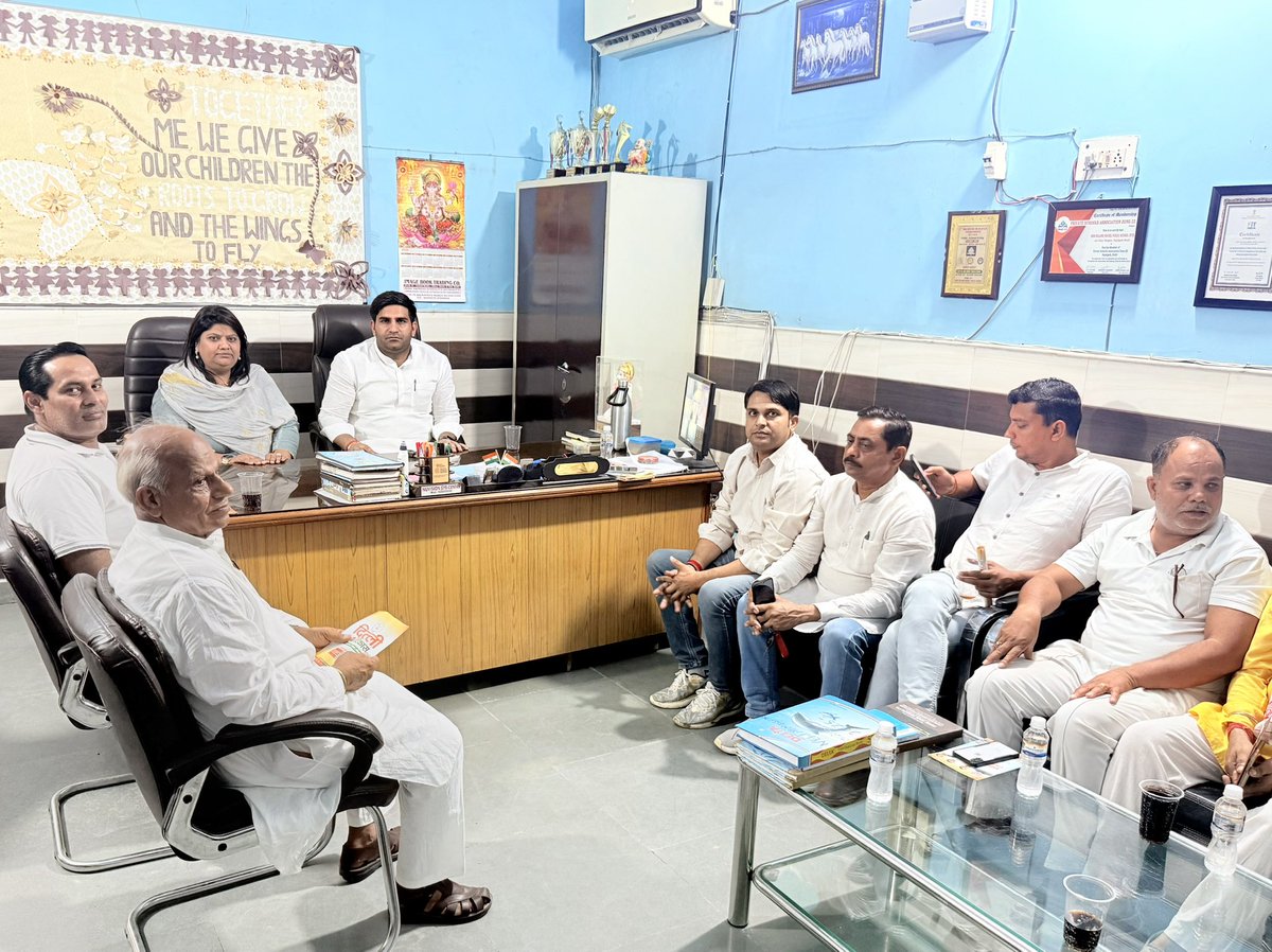ravisolankibjp's tweet photo. नजफगढ़ जिला अध्यक्ष बहन राज शर्मा जी का कल मेरे निजी स्कूल 🏫 न्यू सोलंकी मॉडल पब्लिक स्कूल जयविहार फेस-1 में बापरोला मंडल प्रवास के पश्चात् आना हुआ ||

साथ में बापरोला मंडल-111 की टीम का भी रहना हुआ "🙏 https://t.co/o4F5jfY3Xn