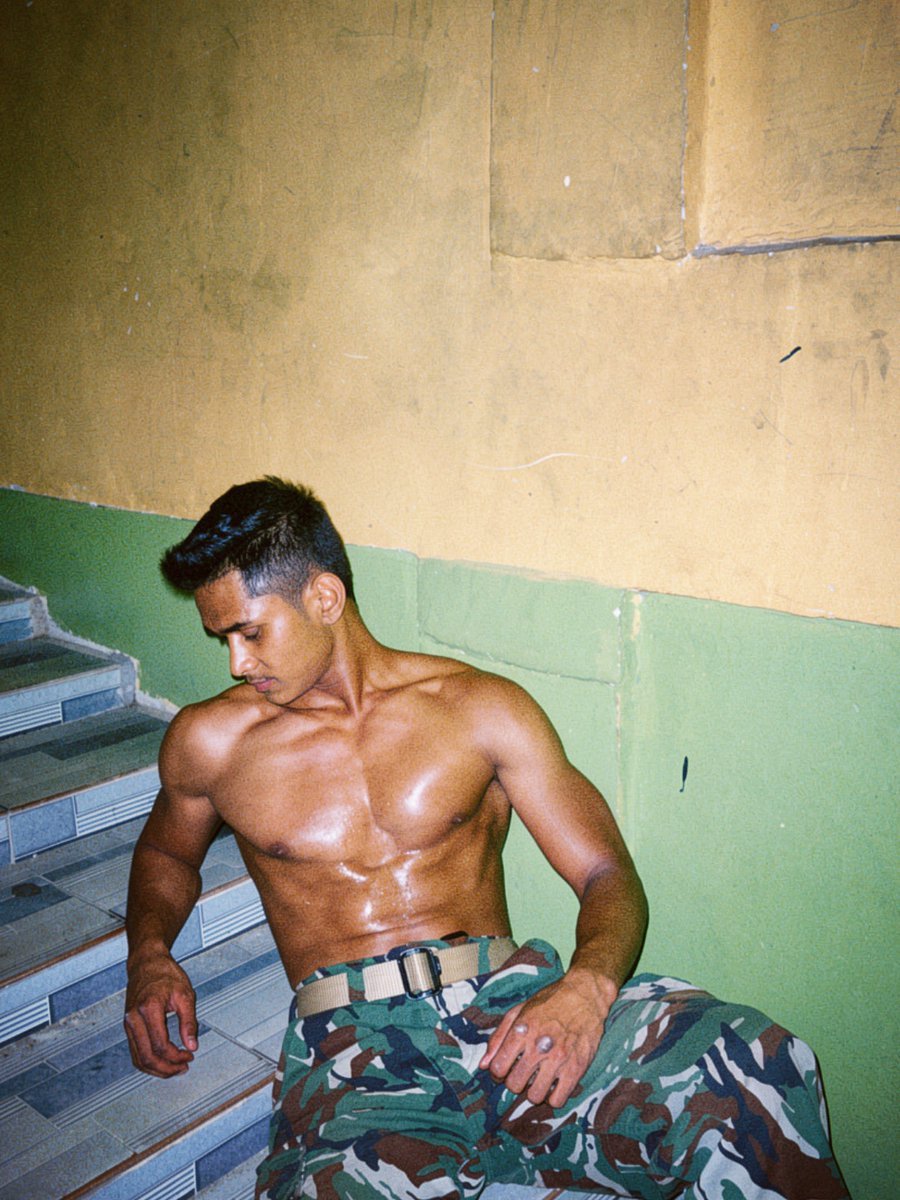 brondmusclepics's tweet photo. Pesona tentara muda emang gaada lawan! 🥵 https://t.co/OlvziUekua
