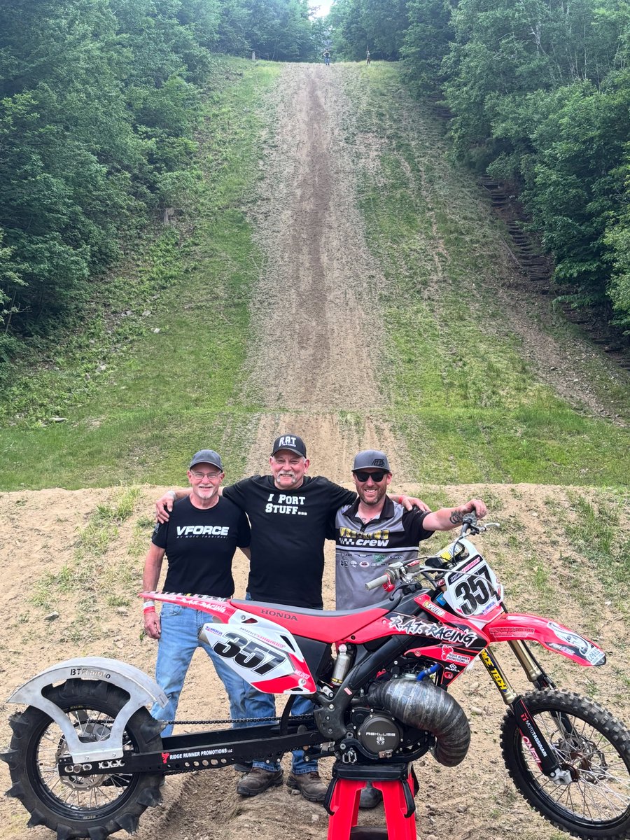 mototass's tweet photo. Simply could not have asked for a better day for the Gunstock Annual Hill Climb! Left to right is Jeff our longtime tech guru, Howard Richards of Richards’ Engine Development and Ryan Thibault, the pilot of the beastly VFORCE equipped 643cc 100% methanol big bore stroker. https://t.co/2zmczASLCF