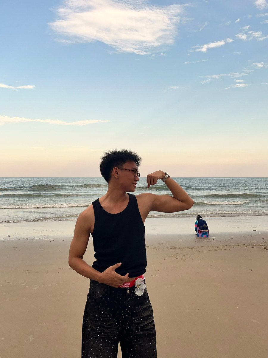 pnw_pppppp's tweet photo. -ชื่อ ต้นปาล์ม เพื่อนเรียก ตป
-อายุจะ19😋
-ตอนนี้เป็นเด็กซิ่วที่เรียนราม+ทำกราฟฟิค
-ชอบออกกำลังกาย
-ชอบแต่งตัวมากๆๆๆ 
-กินเยอะสะบัด
-ENTJ
-ชอบอ่านหนังสือ
-คุยเก่งมาก https://t.co/KYtVmqjnDI