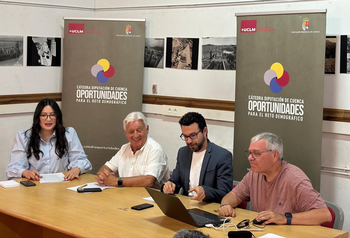 RECAMDER's tweet photo. ✅#RECAMDER defendió el papel protagonista de los Grupos de Desarrollo Rural en las estrategias contra la #despoblación. Fue en la jornada sobre equidad territorial de la Cátedra UCLM-Diputación de Cuenca ‘Oportunidades para el reto demográfico’.
ℹ️https://t.co/FZnuUaP6GY https://t.co/w9pNpMV7nB