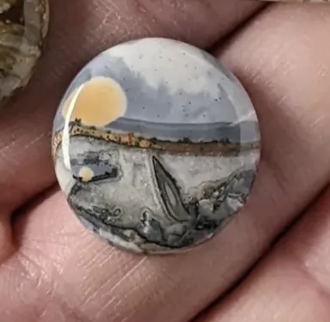 earthcurated's tweet photo. Believe it or not, these aren't miniature paintings.

At first glance, you'd think an artist spent hours detailing these landscapes. In reality, you're looking at Picture Jasper stones. Aside from being cut and shaped into smooth cabochons, these incredible designs were created entirely by Mother Nature over millions of years.