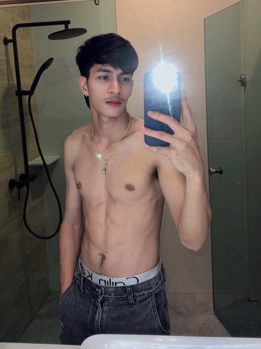 ไอซ์ ธนา. tweet media