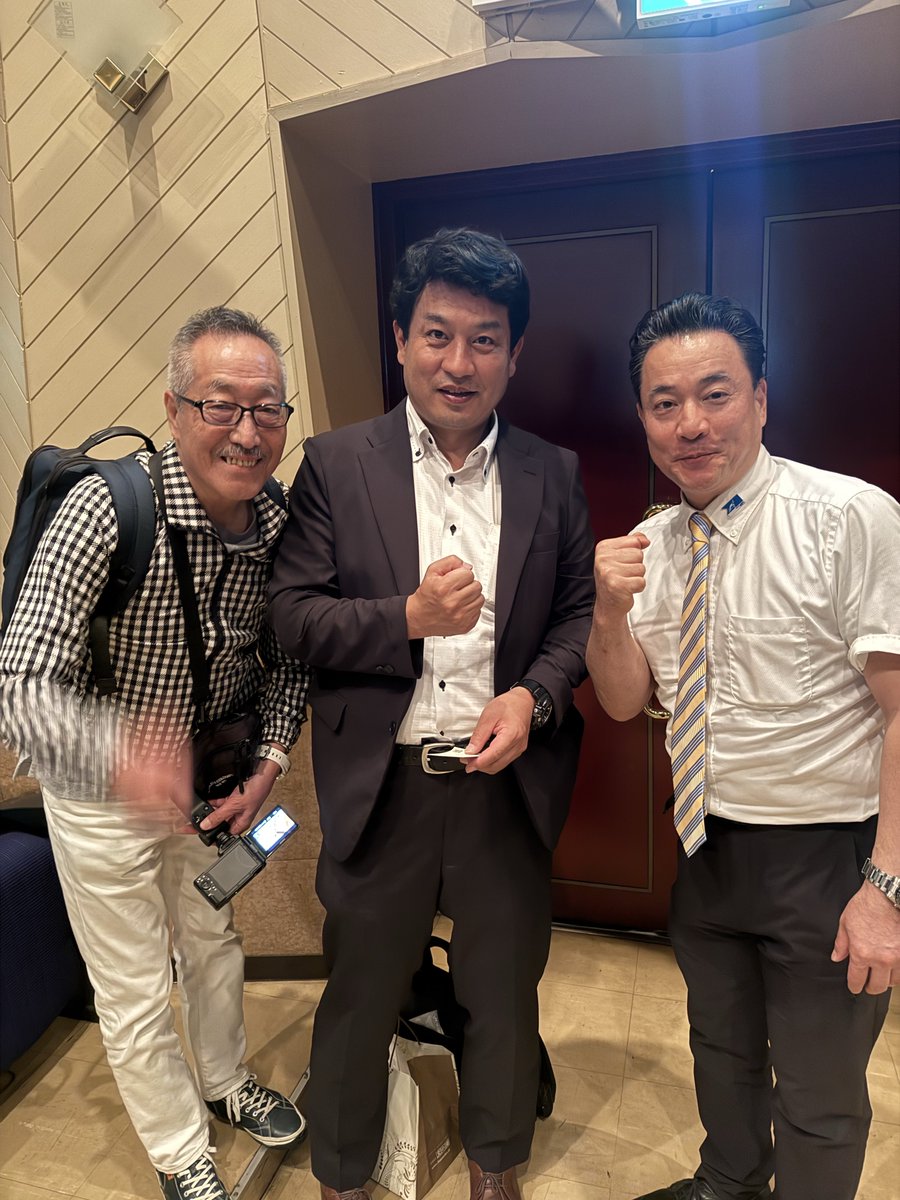 TOTSUKA_ATSUSHI's tweet photo. #映画偏向報道
#偏向報道
を本日池袋シネマ・ロサで大変ホットな映画を観覧させて頂きました♪

兵庫県問題をオマージュした僕的には半ドキュメントのように思える映画でした。偏向的な報道がボタンの掛け違い⁉️で起こってしまう状況や結果ありきの報道姿勢を現場垣間見る事が出来た気持ちです。

現在進行形の大問題ですので、途中で終わってしまったような雰囲気もありましたがⅱがあるなら是非とも端役で良いので出演したいなぁ〜と思いましたw

観覧後にたまたまお見えになりました意識の高い東大卒の皆様と
#浜田聡 先生
@satoshi_hamada

#高野あつし 元警視庁捜査一課刑事・外交官
@takano_nara

#東大卒ニート 様
@toudai_neet
と共にお食事させて頂きました。
動画では聞けない話しを沢山して頂きまして♪本当にありがとうございました。
偏向報道が無くなる日を夢見て日々精進したいと思いました🫡
