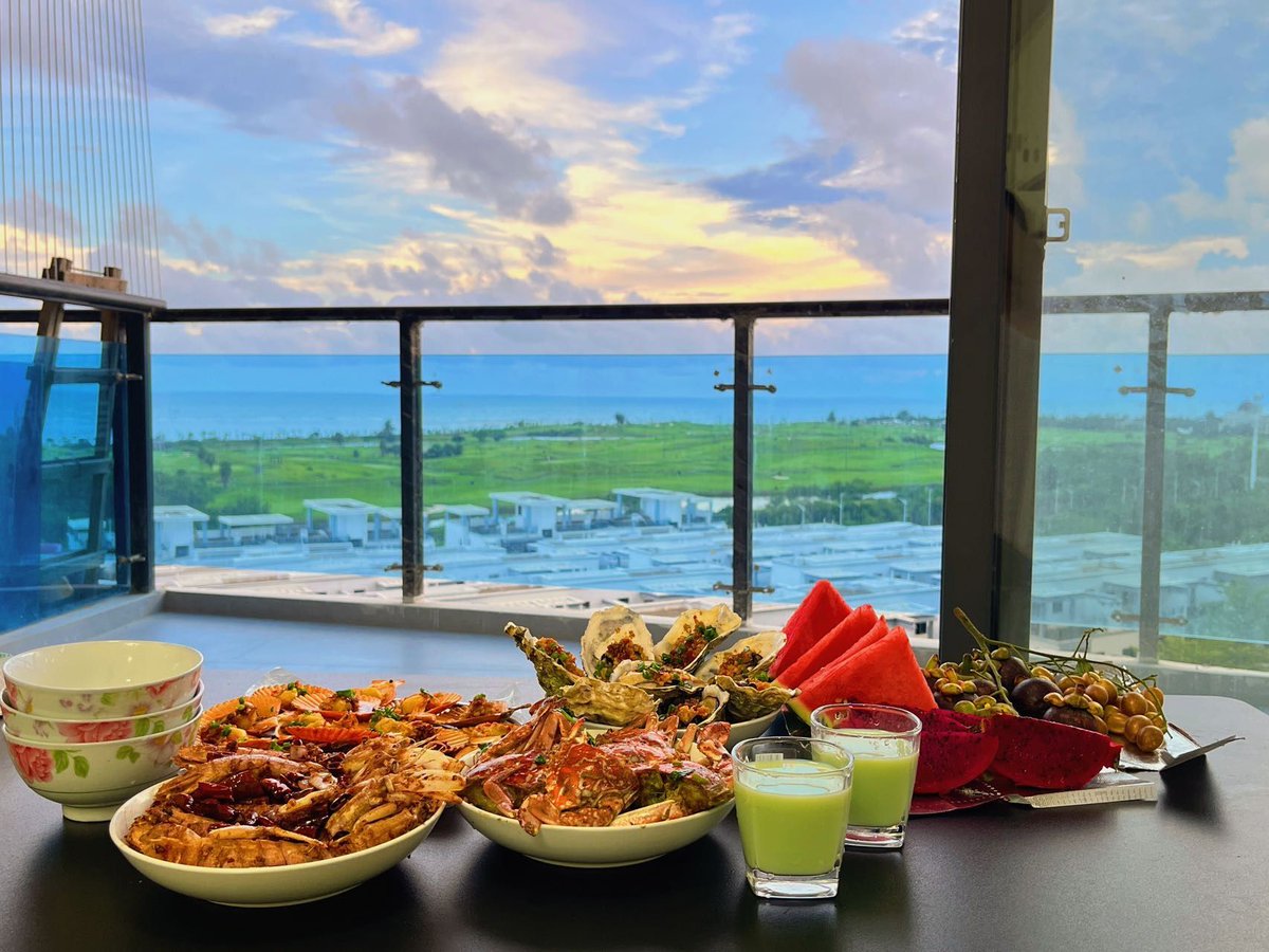 hebapbap's tweet photo. Woke up to the sound of waves and golden sunlight spilling over the balcony—this coastal town escape is pure magic https://t.co/NuoDnaojyg