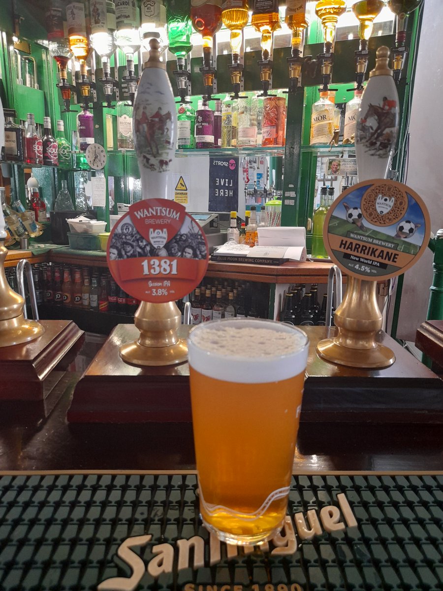 KentPiano's tweet photo. 🌞🐸🍺 Sunny Friday in Gillingham #Kent #beerfest #beer #pubs Frog n Toad starting with a mellow pint of Wantsum 1381 at session 3.8% old favourite green veg + candy 🍬 😋
✨ Looking fwd to arelaxed beerfest afternoon!! 🍻🍻 #boozer https://t.co/c0FCgfstSu