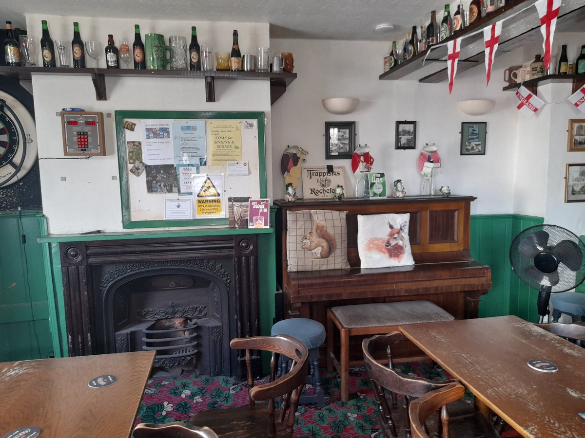 KentPiano's tweet photo. 🌞🐸🍺 Sunny Friday in Gillingham #Kent #beerfest #beer #pubs Frog n Toad starting with a mellow pint of Wantsum 1381 at session 3.8% old favourite green veg + candy 🍬 😋
✨ Looking fwd to arelaxed beerfest afternoon!! 🍻🍻 #boozer https://t.co/c0FCgfstSu