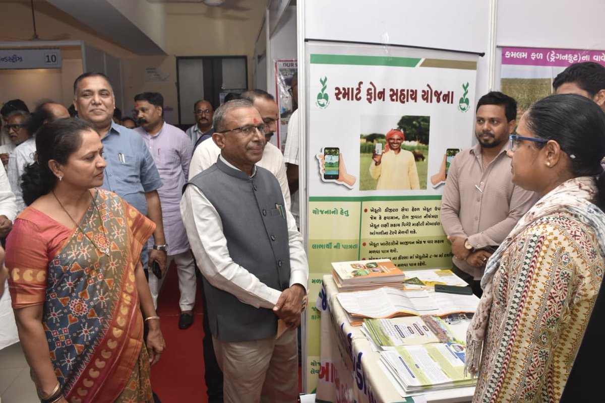 collectorkheda's tweet photo. વાઇબ્રન્ટ ગુજરાત રીઝનલ કોન્ફરન્સ અંતર્ગત નડિયાદ ખાતે જિલ્લા કક્ષાનો કાર્યક્રમ યોજાયો.પ્રભારી મંત્રીશ્રી રમણભાઈ સોલંકીની વિશેષ ઉપસ્થિતિમાં આજે રૂ. ૧૧૧.૫૬ કરોડના ૨૩ સમજુતી કરારો વિવિધ ઉદ્યોગો સાથે કરવામાં આવ્યા. https://t.co/UnEw0nmOsI