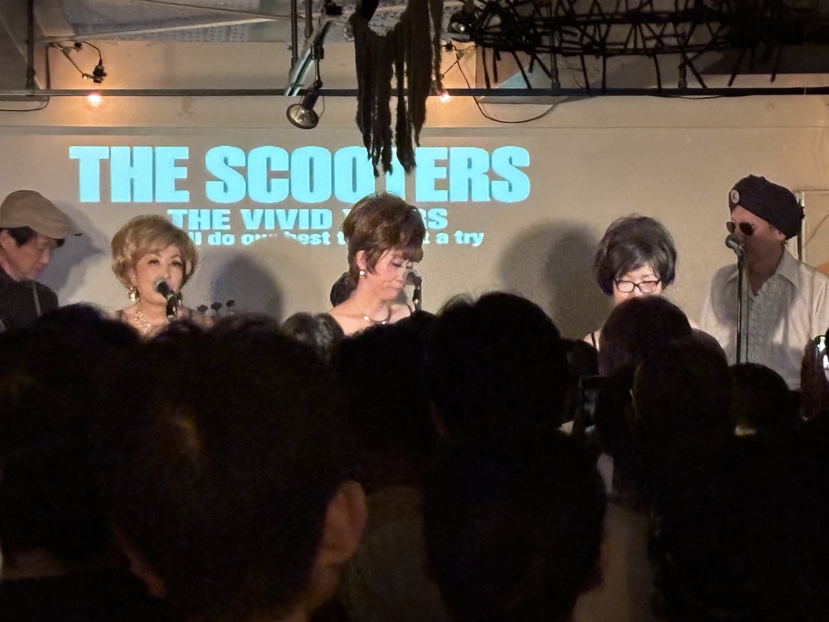 Hiroshi_ester's tweet photo. THE SCOOTERS
@ mona records

毎回このセットは最高。ターバンさんのYoung Americanがクール。小西さん、マナブさんのDJもダンスチューンの目白押し、最後はカジくんとスクーターズの東京は夜の11:00で最高の金曜日終了。卍さんありがとうございました - mod about town https://t.co/xsP6k1Nwxb