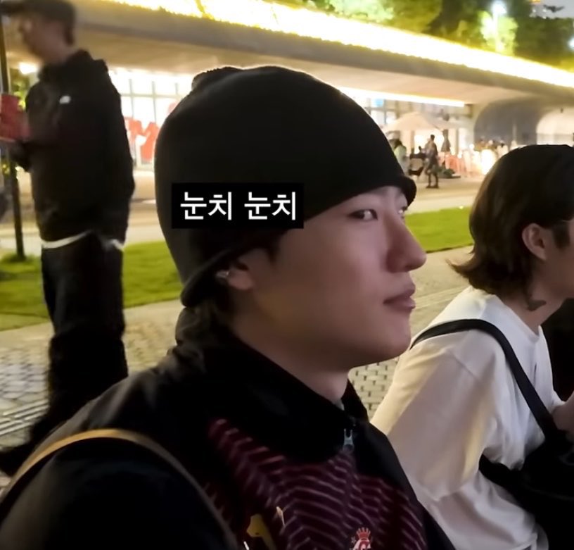 냥? tweet media