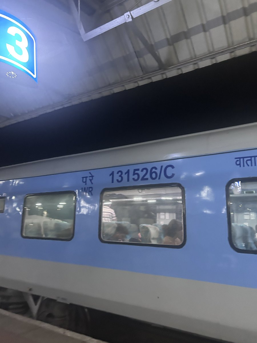 Rinku__Jaat's tweet photo. Train no-12921, PNR-8148975785, @RailMinIndia @IRCTCofficial Extremely disappointed with the condition of this train. Old and poorly maintained coaches, cockroaches crawling all over the seats, no basin, filthy toilets, and overall unhygienic conditions. Such a waste of money. https://t.co/dxp27EmZOx