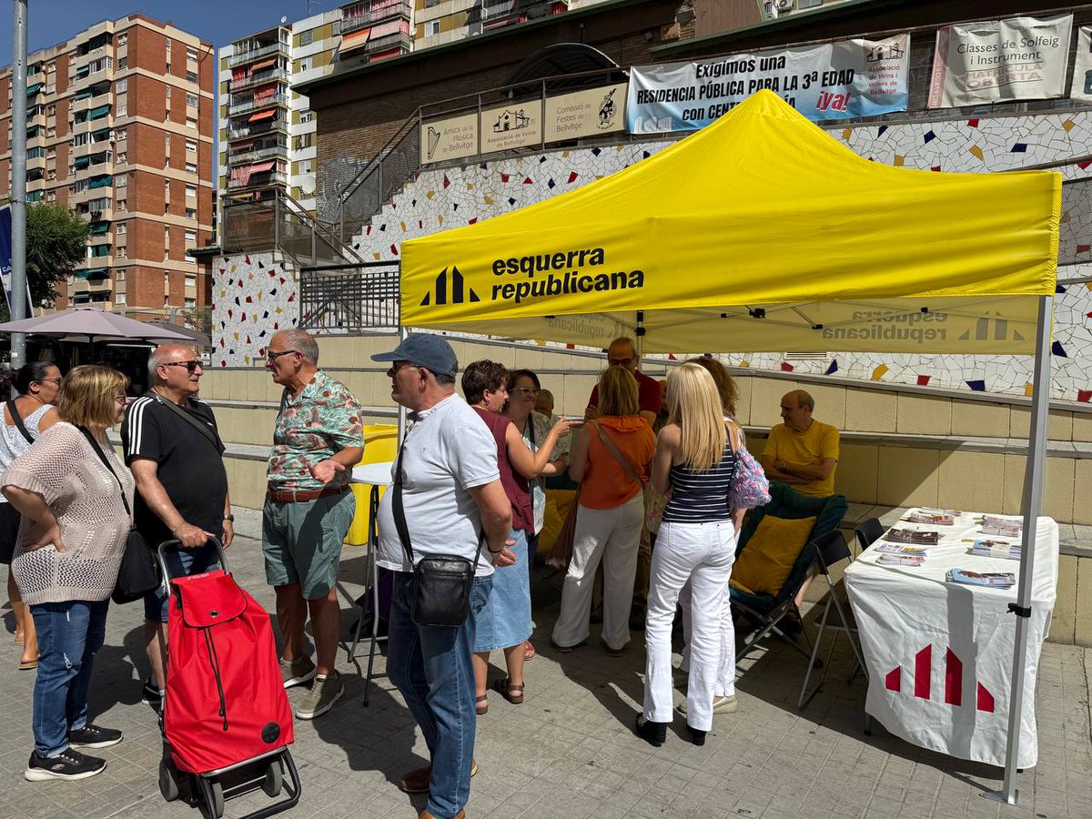 esquerraLH's tweet photo. Aquest matí hem estat amb l'Oficina Municipal mòbil a #Bellvitge, parlant amb els veïns i les veïnes

Sobre com està el barri, i com s'ha degradat la ciutat i els serveis municipals, i la necessitat de canvi a #LHospitalet. També compartint la feina que fem des del grup municipal https://t.co/HyppnsggT2