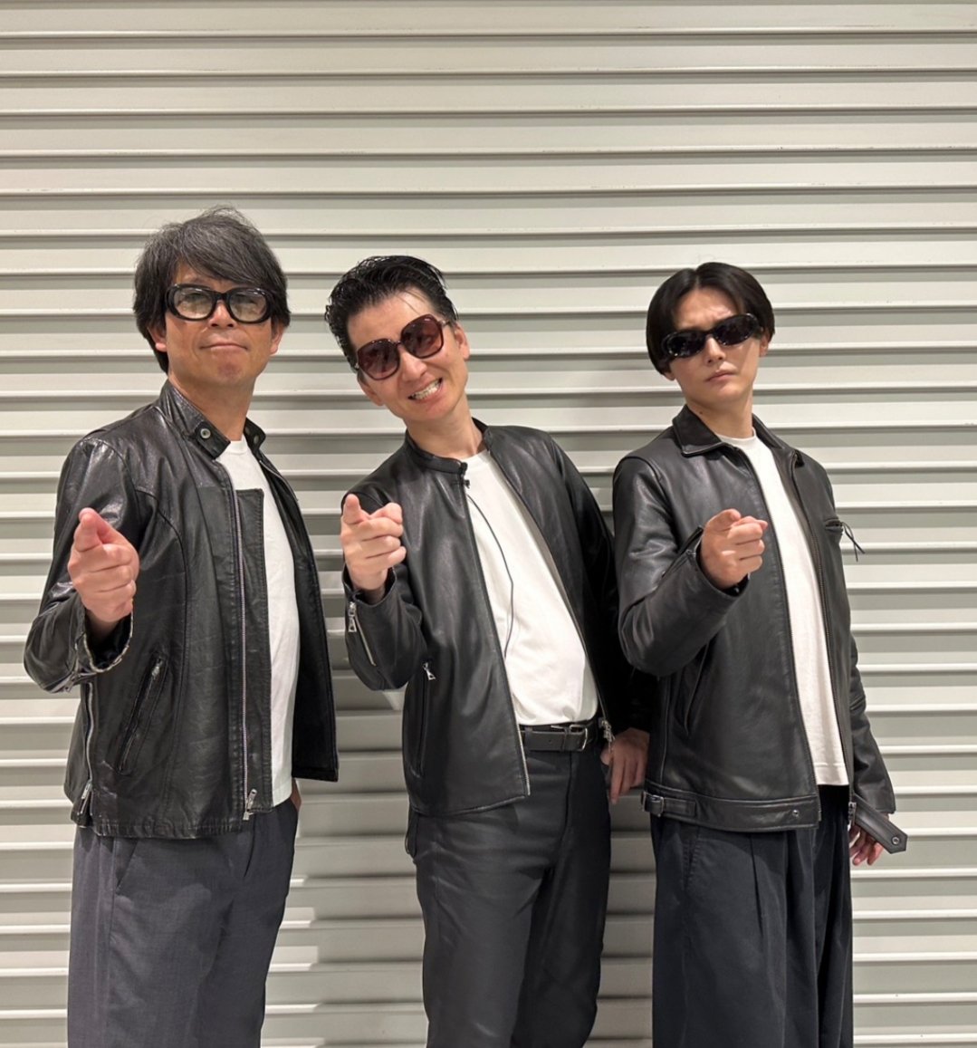 beetlebumsong2's tweet photo. 『ミュージックペア』終わりました。

観に来て頂いたお客さん、本当にありがとうございました!

出演者の皆さんには私のネタをして頂いて大感謝！！

こちらのお二人とは
『THE SAKURAI』として一緒に演奏まで出来て大感謝！！

いやぁ、俺、名前がSAKURAIで良かったー。
#真心桜井 
#櫻井海音 https://t.co/Cju1v3OOji
